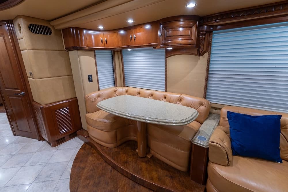 2009 Prevost H3-45 Liberty Elegant Lady - Image 16