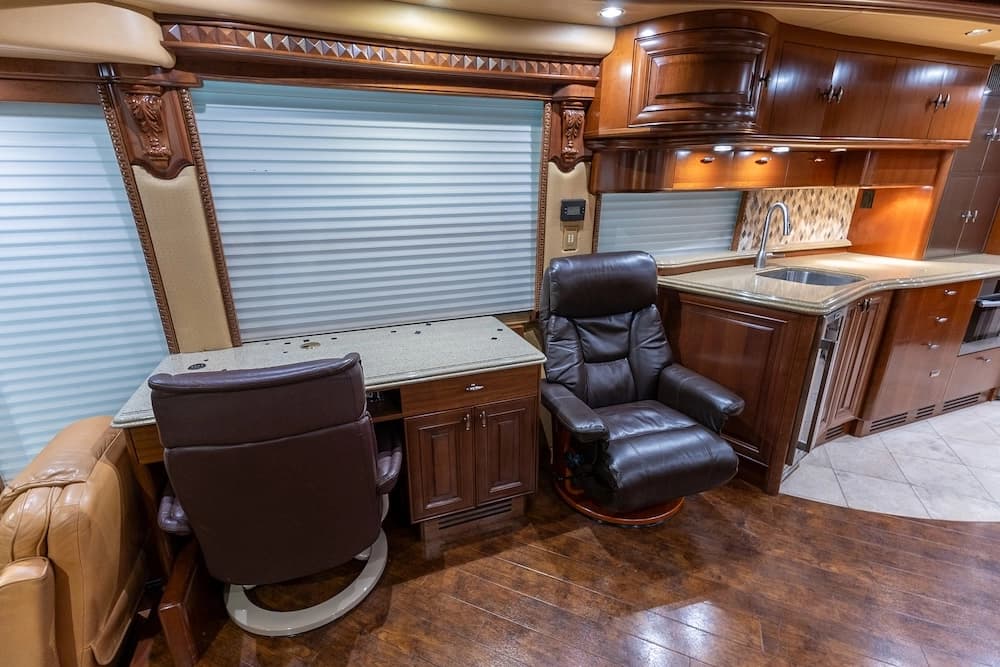 2009 Prevost H3-45 Liberty Elegant Lady - Image 17