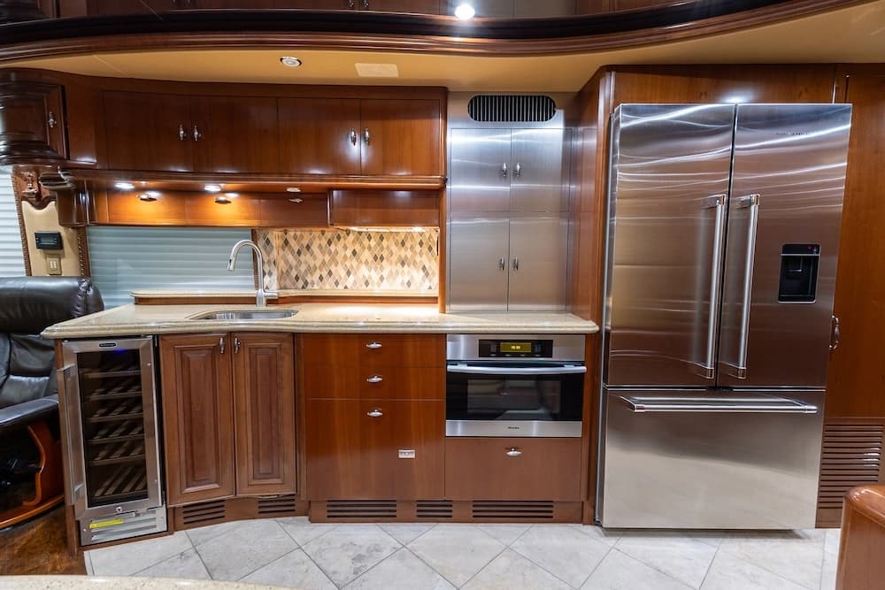 2009 Prevost H3-45 Liberty Elegant Lady - Image 19