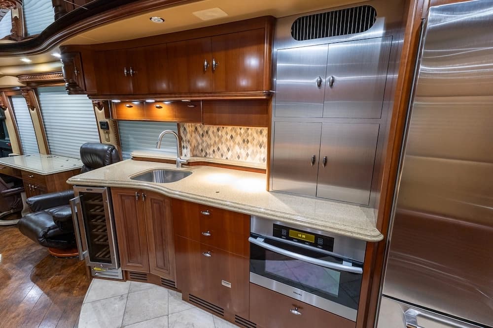 2009 Prevost H3-45 Liberty Elegant Lady - Image 20