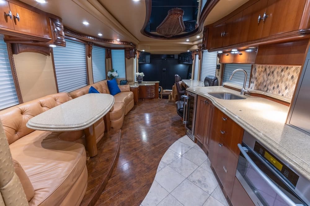 2009 Prevost H3-45 Liberty Elegant Lady - Image 21