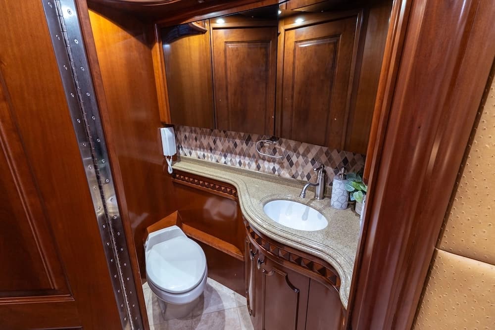 2009 Prevost H3-45 Liberty Elegant Lady - Image 22