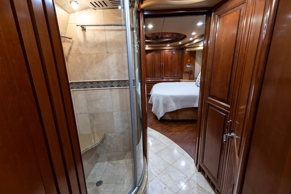 2009 Prevost H3-45 Liberty Elegant Lady - Image 26