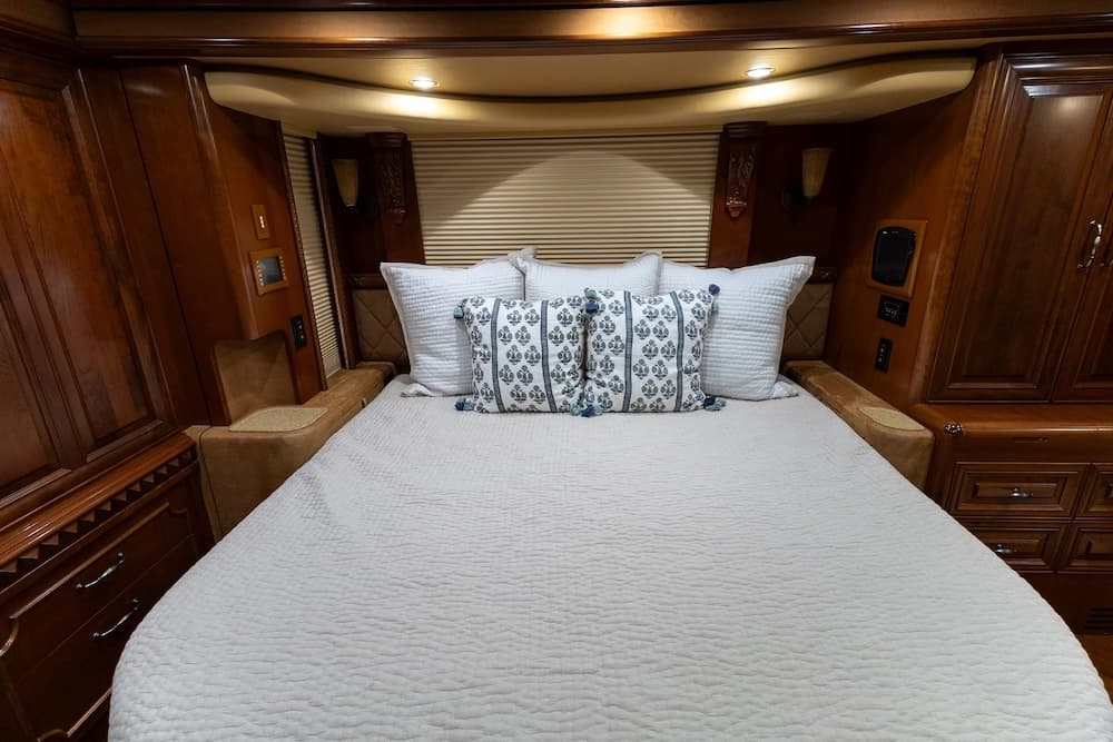 2009 Prevost H3-45 Liberty Elegant Lady - Image 28