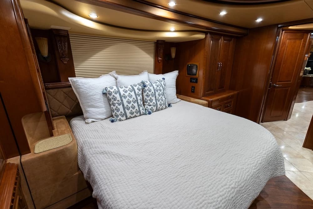 2009 Prevost H3-45 Liberty Elegant Lady - Image 29