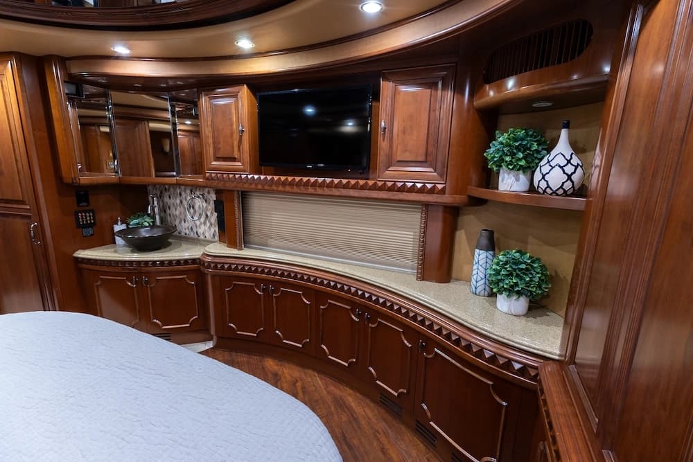 2009 Prevost H3-45 Liberty Elegant Lady - Image 30