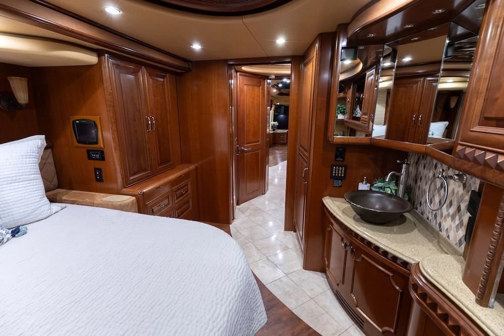 2009 Prevost H3-45 Liberty Elegant Lady - Image 31