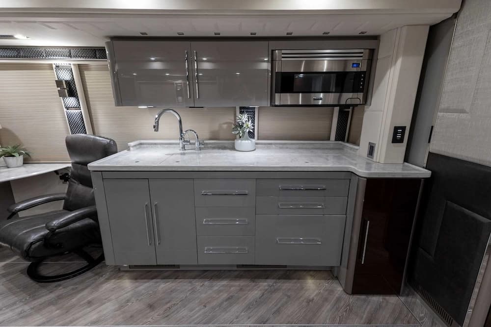 2021 Prevost H3-45 Emerald Motorcoach Conversion - Image 19
