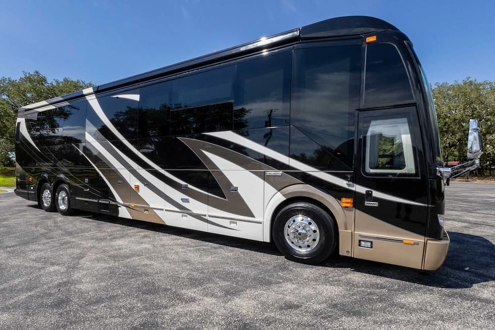 2021 Prevost H3-45 Emerald Motorcoach Conversion - Image 3