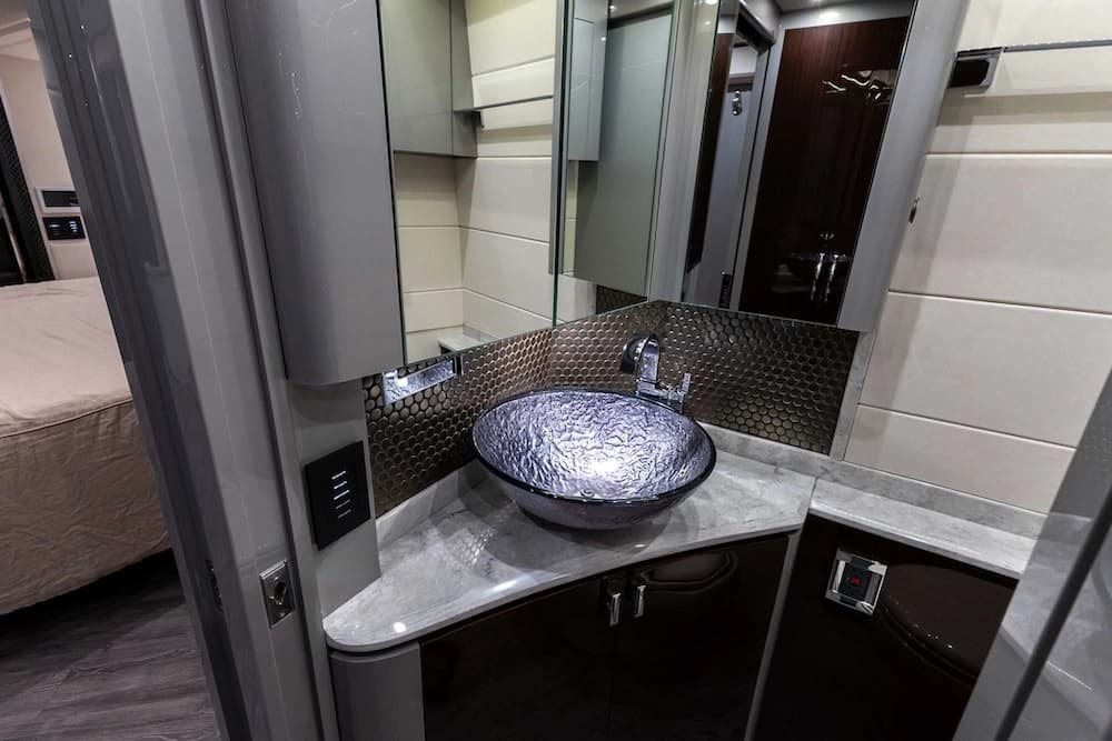 2021 Prevost H3-45 Emerald Motorcoach Conversion - Image 24
