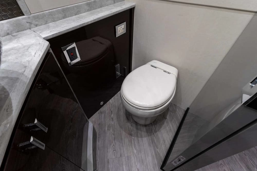 2021 Prevost H3-45 Emerald Motorcoach Conversion - Image 25