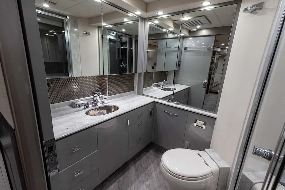 2021 Prevost H3-45 Emerald Motorcoach Conversion - Image 30