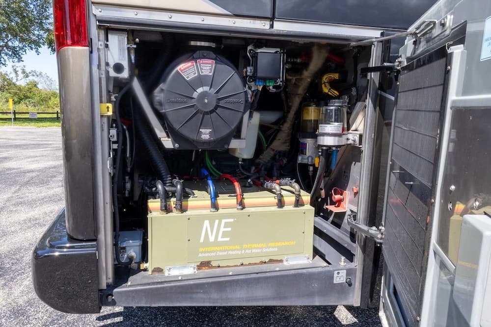 2021 Prevost H3-45 Emerald Motorcoach Conversion - Image 37