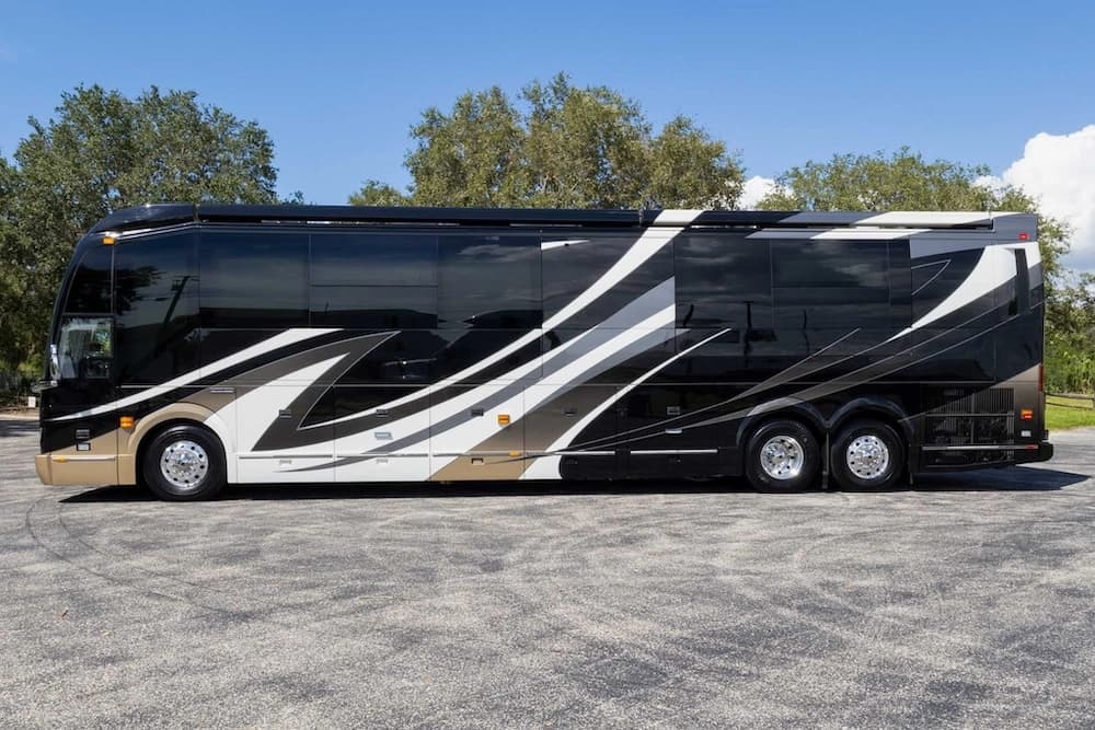 2021 Prevost H3-45 Emerald Motorcoach Conversion - Image 9