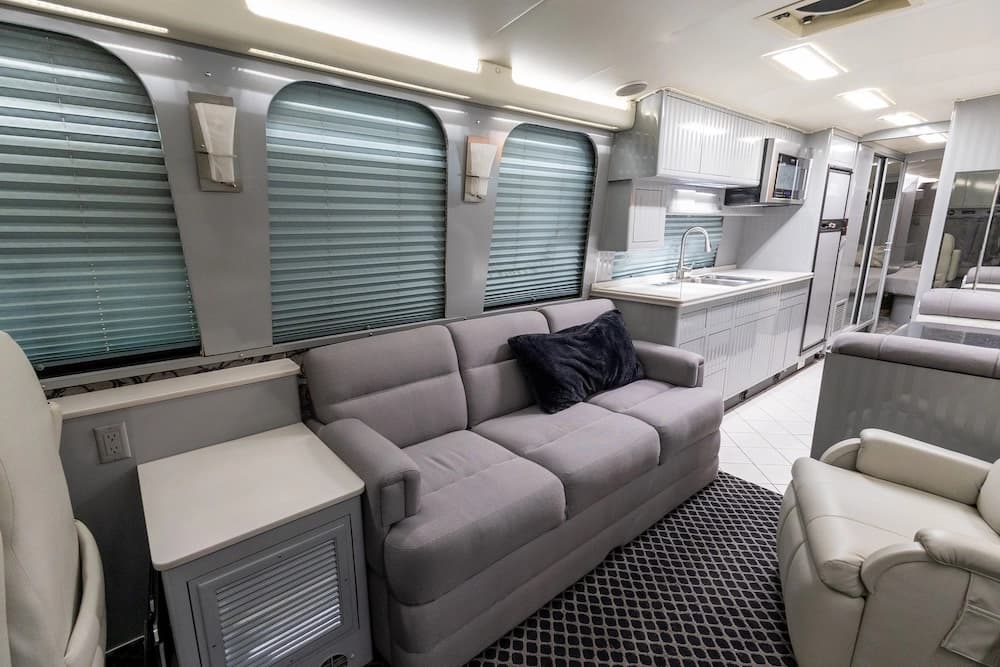 1988 Prevost XL 40 Liberty Motorcoach Conversion - Image 17