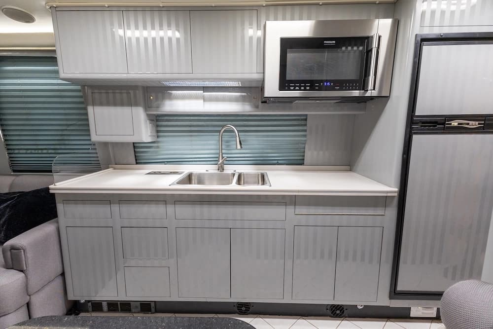 1988 Prevost XL 40 Liberty Motorcoach Conversion - Image 19