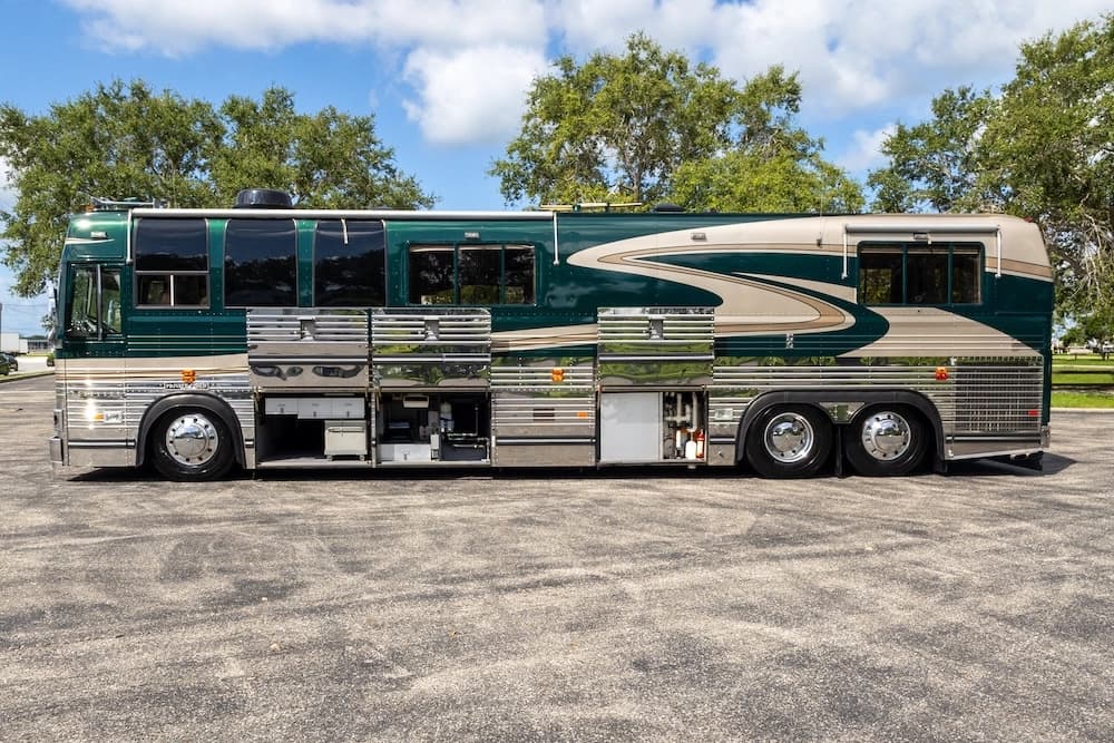 1988 Prevost XL 40 Liberty Motorcoach Conversion - Image 30