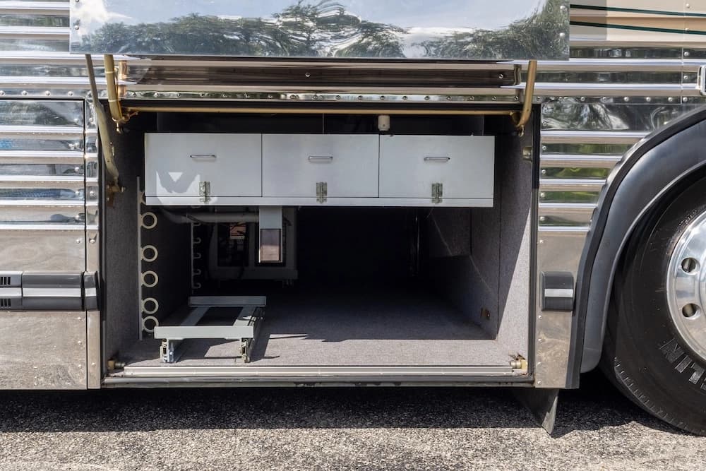 1988 Prevost XL 40 Liberty Motorcoach Conversion - Image 34