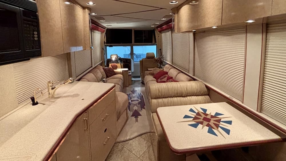 2002 Prevost Marathon XLII Motorcoach - Image 11