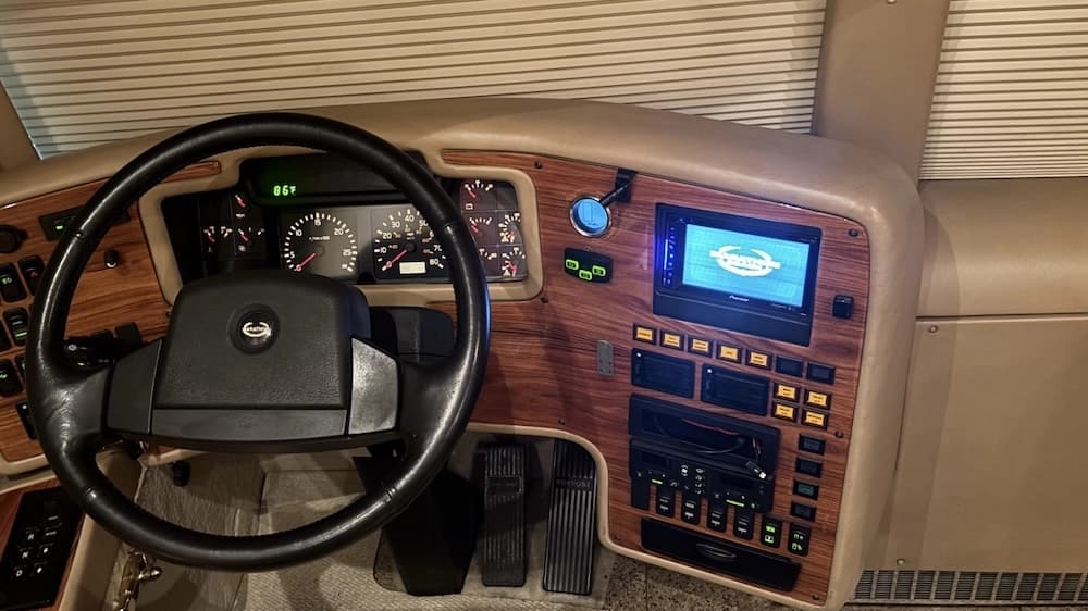 2002 Prevost Marathon XLII Motorcoach - Image 12