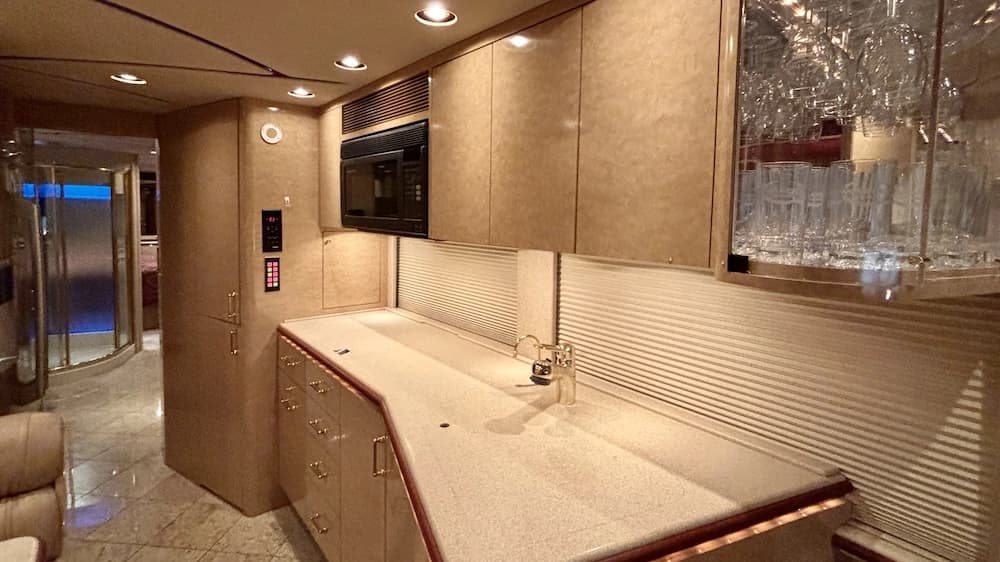 2002 Prevost Marathon XLII Motorcoach - Image 4