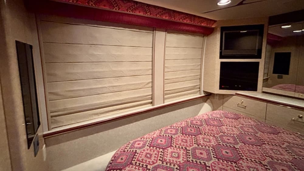 2002 Prevost Marathon XLII Motorcoach - Image 8