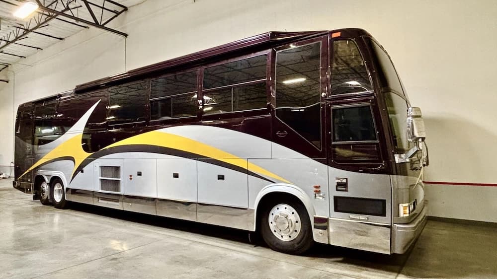 2000 Prevost Marathon H3-45 Motorcoach - Image 1