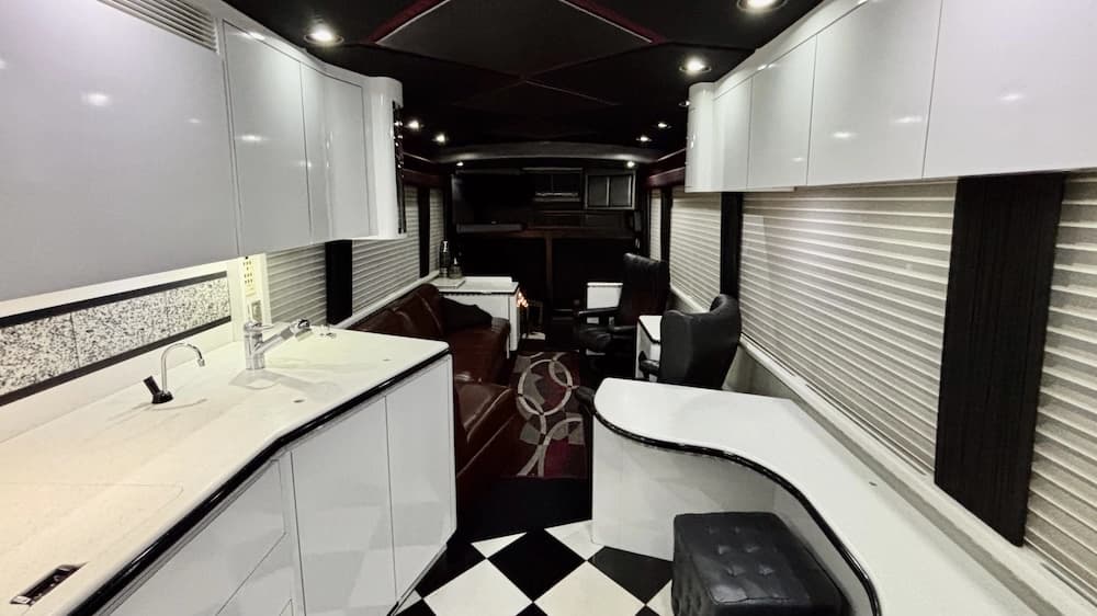 2000 Prevost Marathon H3-45 Motorcoach - Image 11