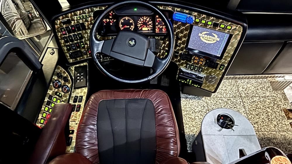 2000 Prevost Marathon H3-45 Motorcoach - Image 12