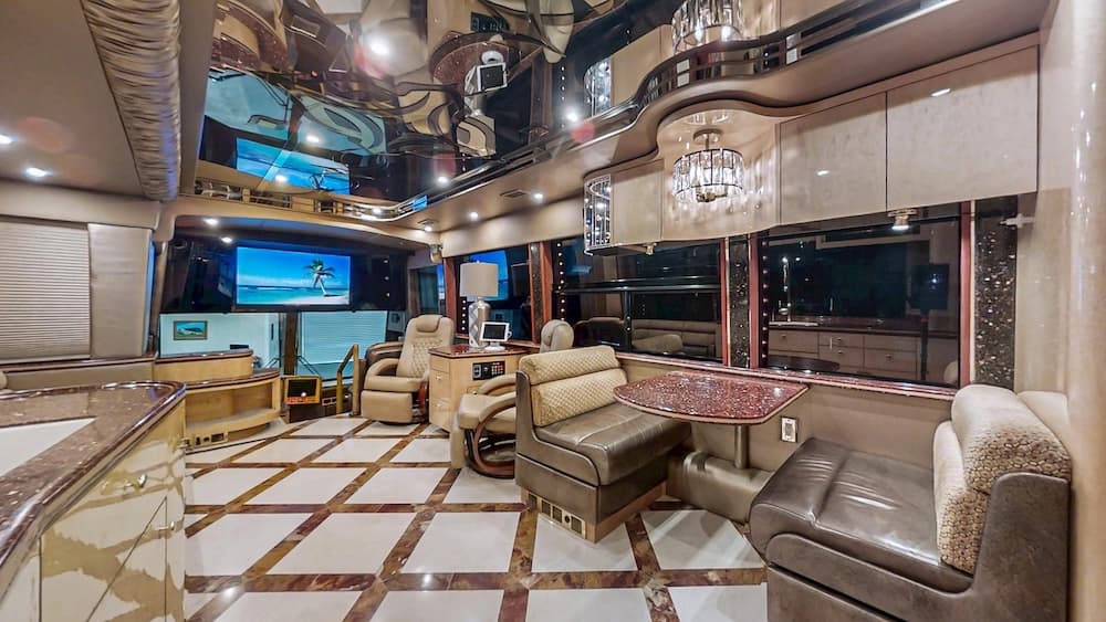 2008 Prevost Featherlite H3-45 Motorcoach - Image 13