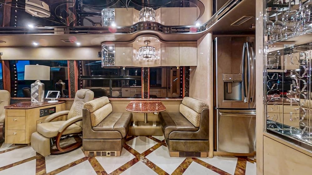 2008 Prevost Featherlite H3-45 Motorcoach - Image 14