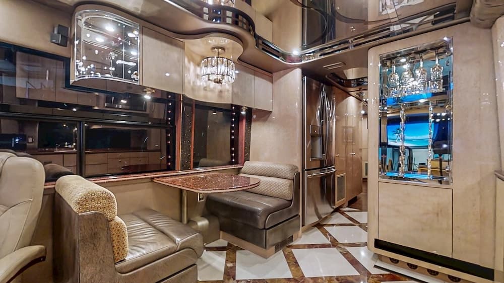 2008 Prevost Featherlite H3-45 Motorcoach - Image 15
