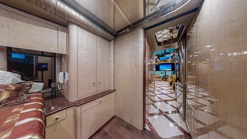2008 Prevost Featherlite H3-45 Motorcoach - Image 20