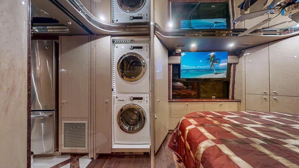 2008 Prevost Featherlite H3-45 Motorcoach - Image 22
