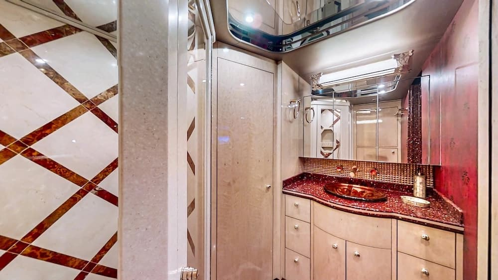 2008 Prevost Featherlite H3-45 Motorcoach - Image 26