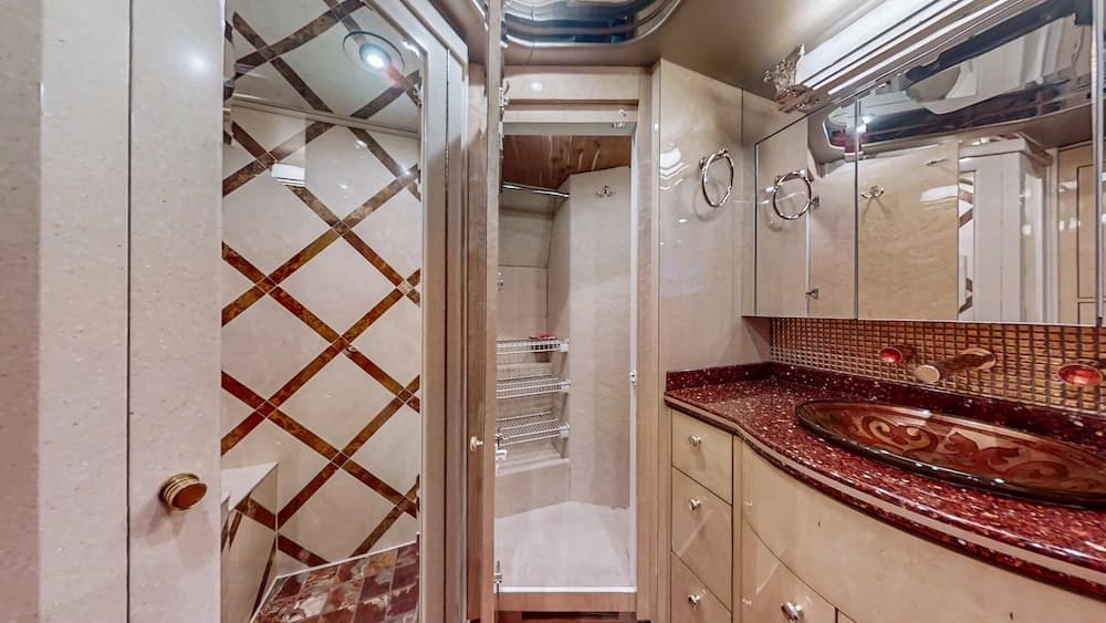 2008 Prevost Featherlite H3-45 Motorcoach - Image 27