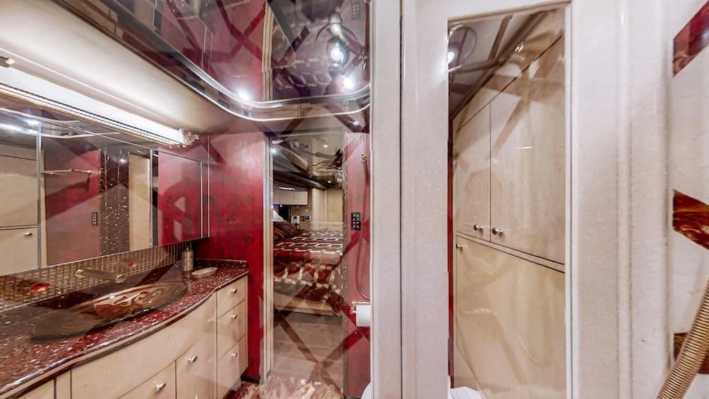2008 Prevost Featherlite H3-45 Motorcoach - Image 31