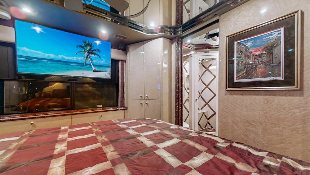 2008 Prevost Featherlite H3-45 Motorcoach - Image 32