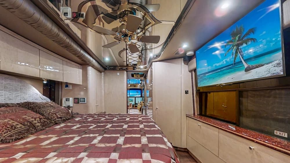 2008 Prevost Featherlite H3-45 Motorcoach - Image 33