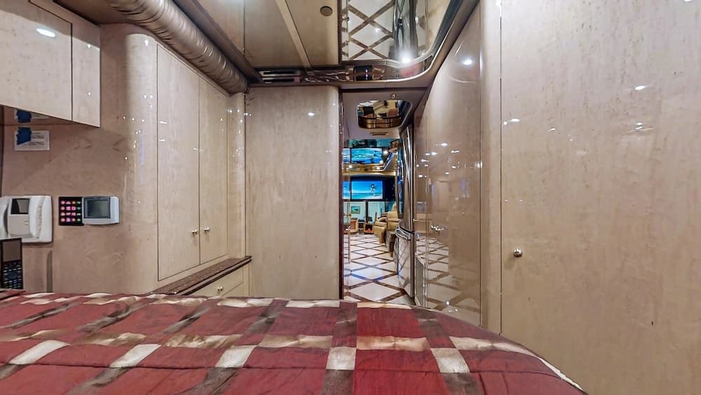 2008 Prevost Featherlite H3-45 Motorcoach - Image 34