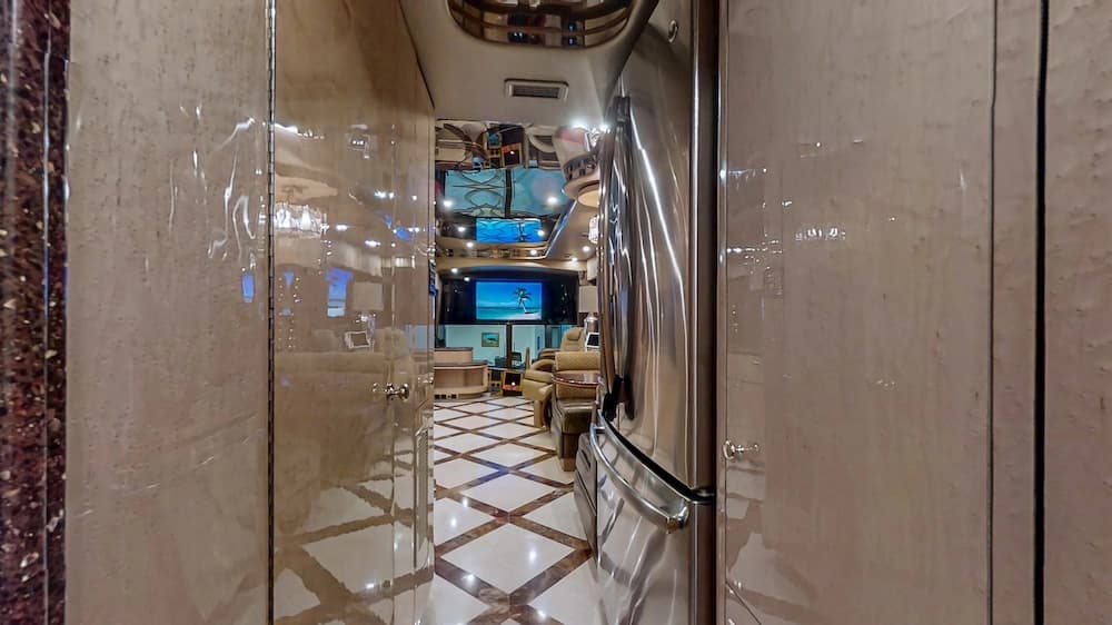 2008 Prevost Featherlite H3-45 Motorcoach - Image 35
