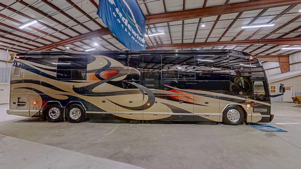 2008 Prevost Featherlite H3-45 Motorcoach - Image 40