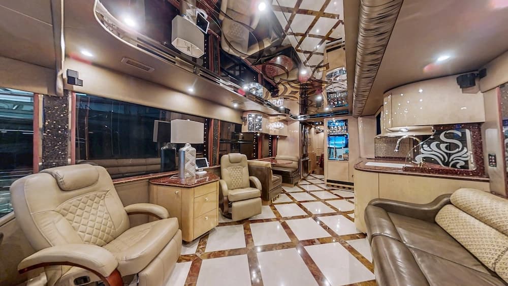 2008 Prevost Featherlite H3-45 Motorcoach - Image 5