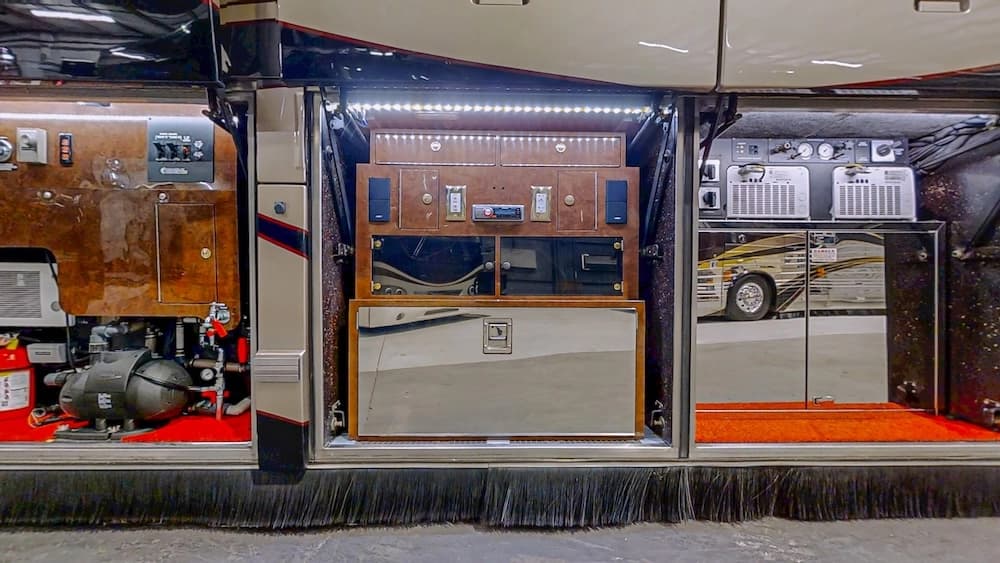 2008 Prevost Featherlite H3-45 Motorcoach - Image 44