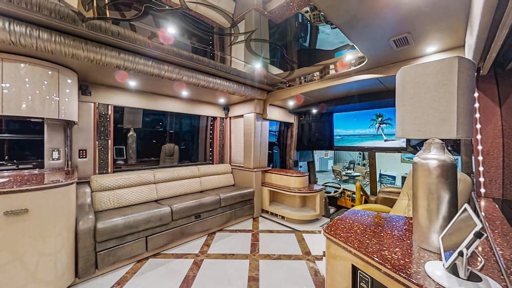 2008 Prevost Featherlite H3-45 Motorcoach - Image 8