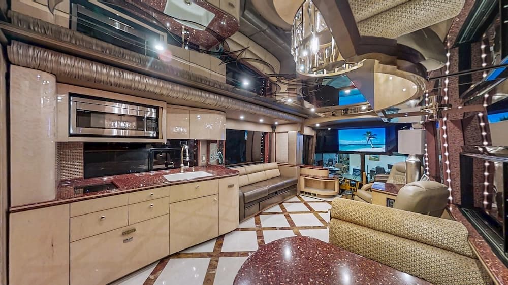 2008 Prevost Featherlite H3-45 Motorcoach - Image 10