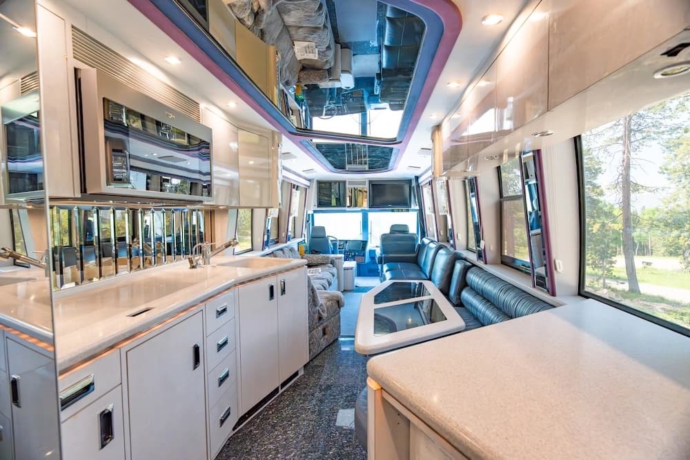 1997 Prevost Marathon XL Motorcoach - Image 13