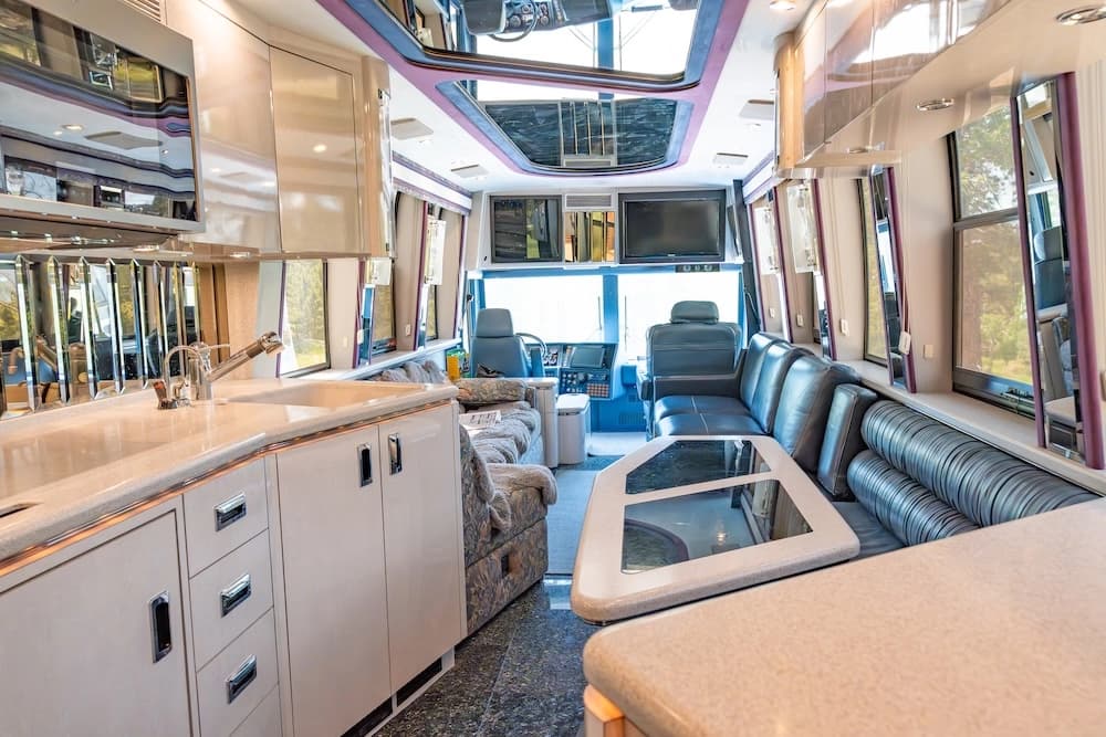 1997 Prevost Marathon XL Motorcoach - Image 14