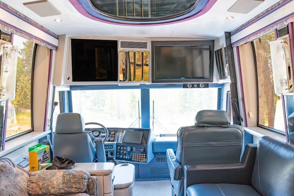 1997 Prevost Marathon XL Motorcoach - Image 15