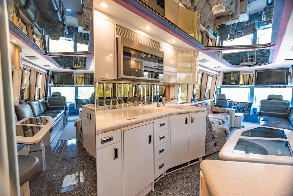 1997 Prevost Marathon XL Motorcoach - Image 17